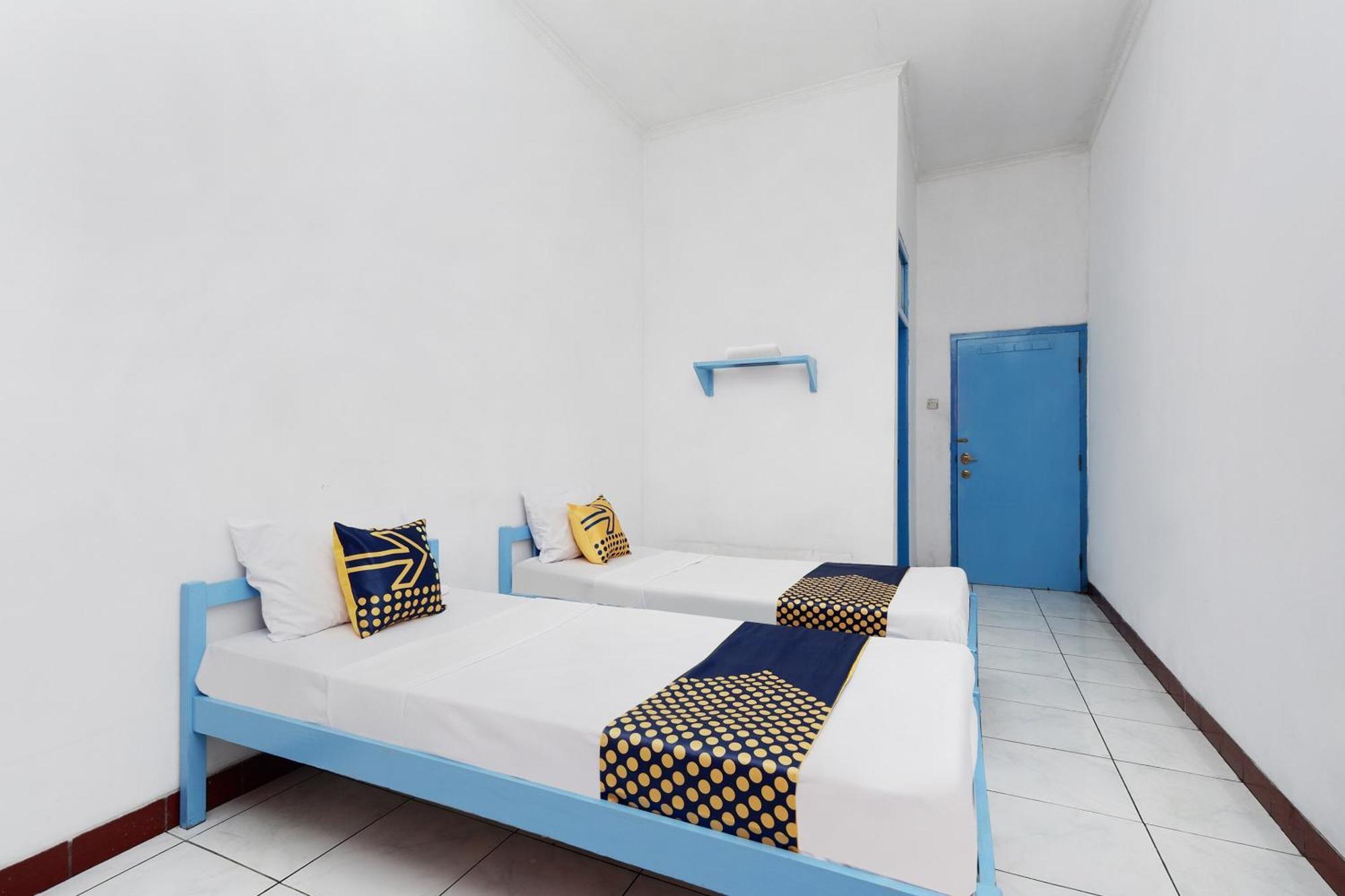 Spot On 2289 Hotel Saudara Tegal Kültér fotó