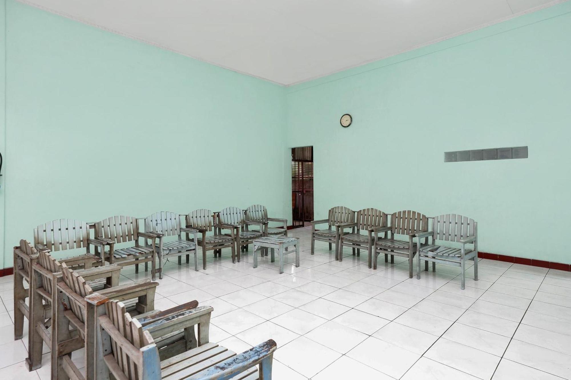Spot On 2289 Hotel Saudara Tegal Kültér fotó