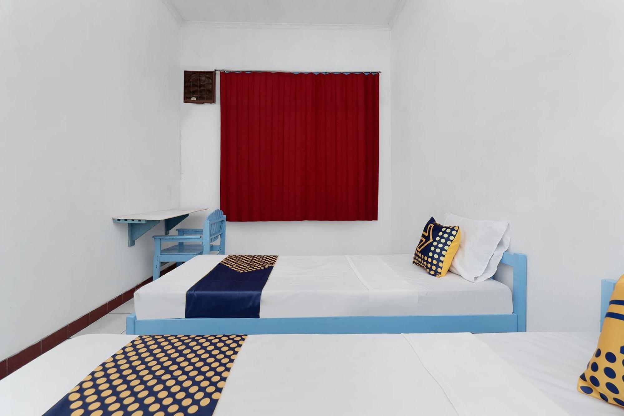 Spot On 2289 Hotel Saudara Tegal Kültér fotó