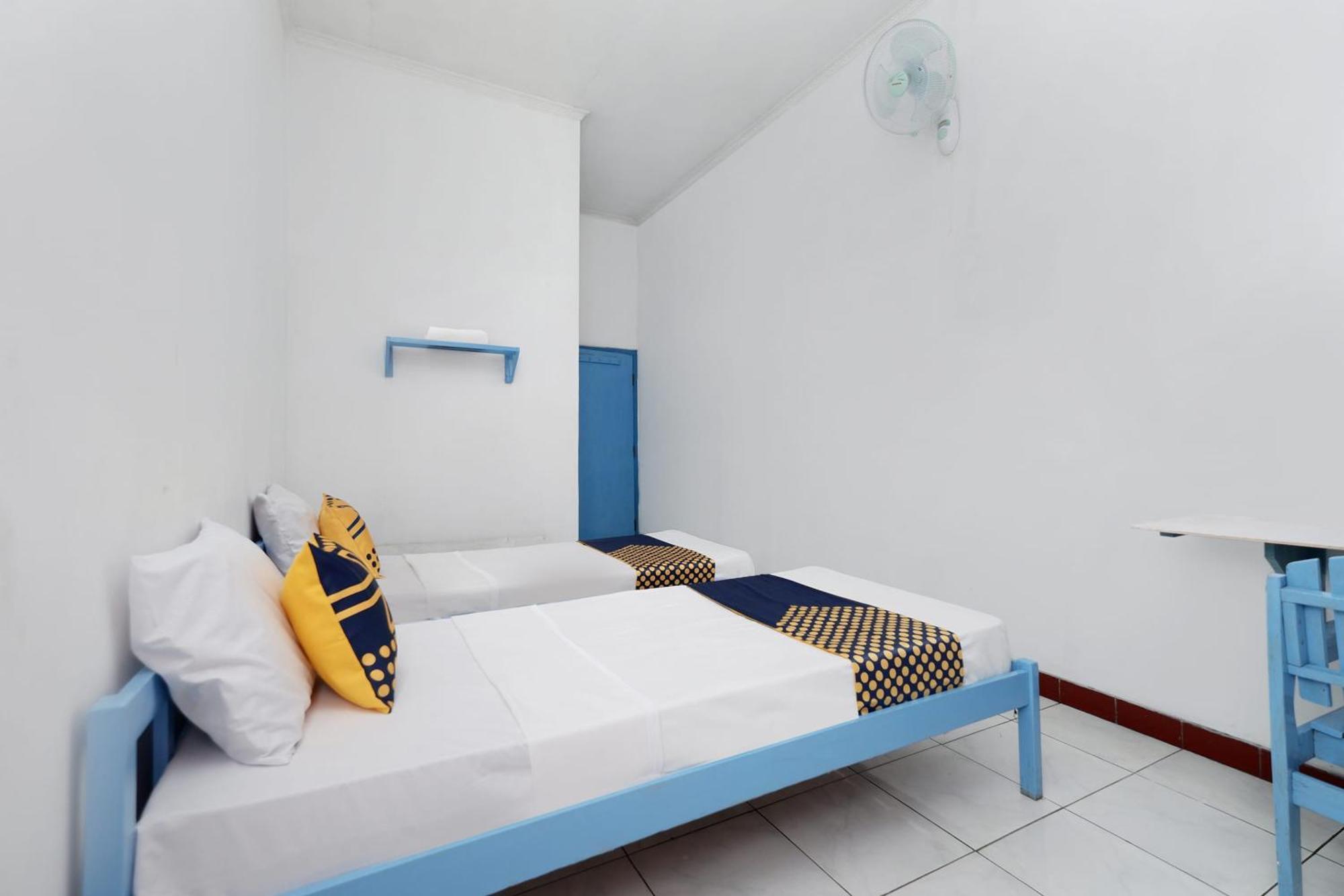 Spot On 2289 Hotel Saudara Tegal Kültér fotó