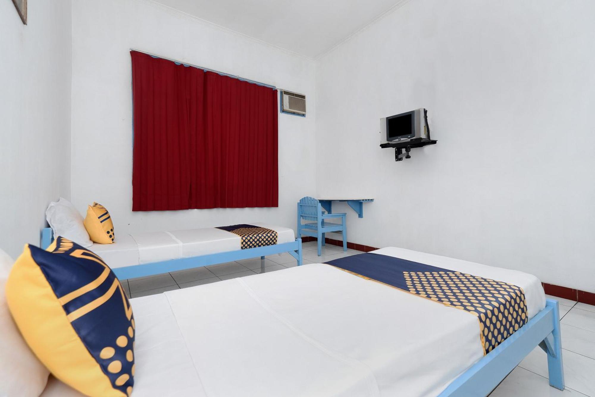 Spot On 2289 Hotel Saudara Tegal Kültér fotó