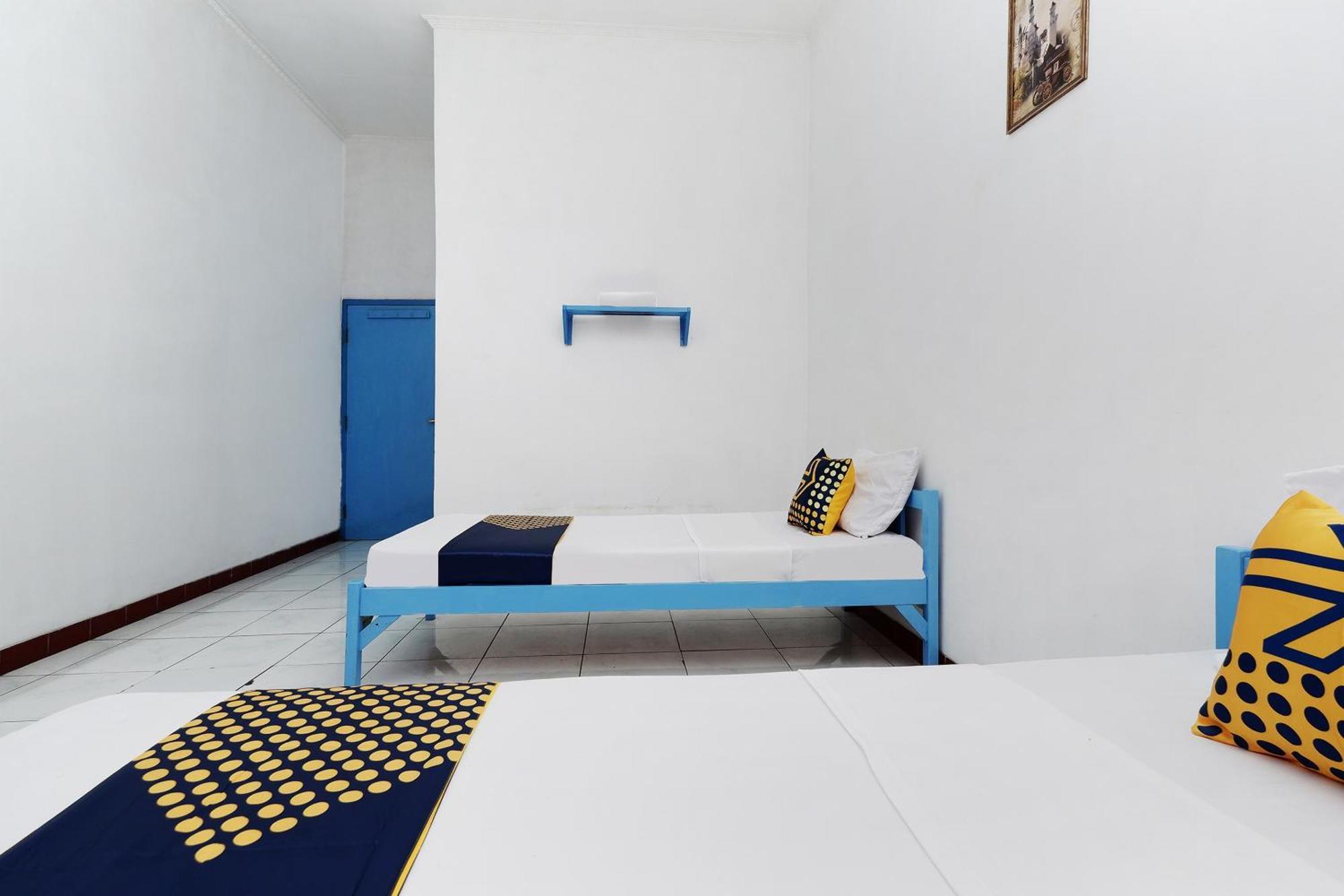 Spot On 2289 Hotel Saudara Tegal Kültér fotó