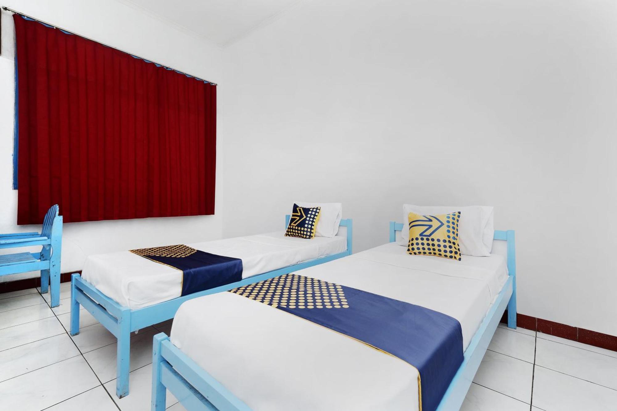 Spot On 2289 Hotel Saudara Tegal Kültér fotó