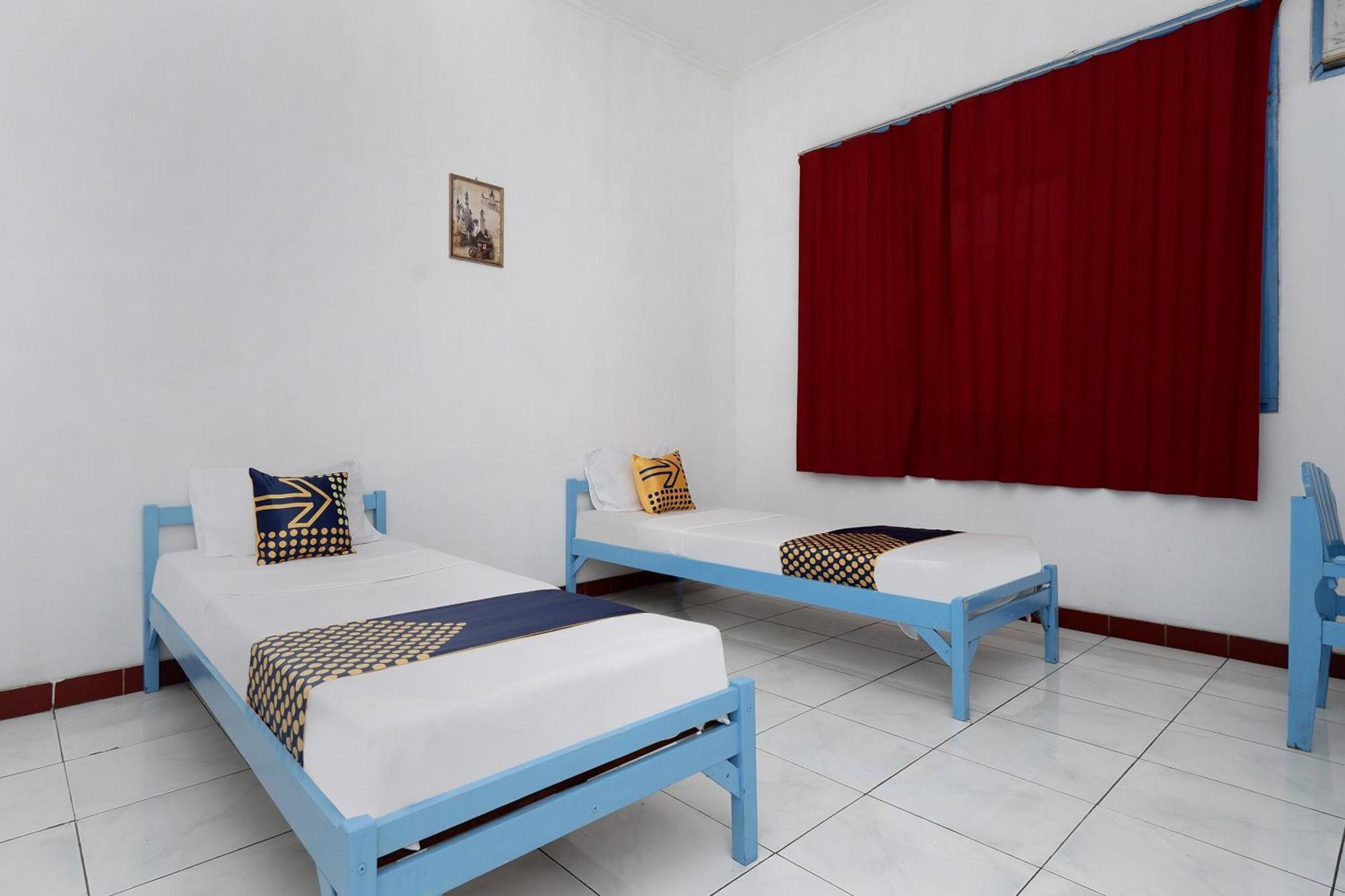 Spot On 2289 Hotel Saudara Tegal Kültér fotó