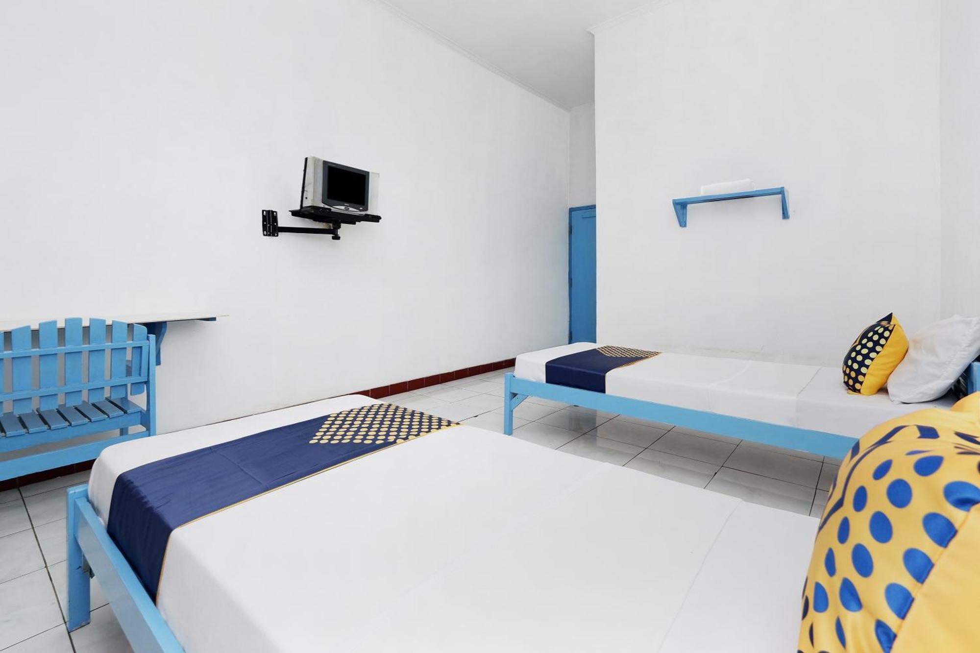 Spot On 2289 Hotel Saudara Tegal Kültér fotó