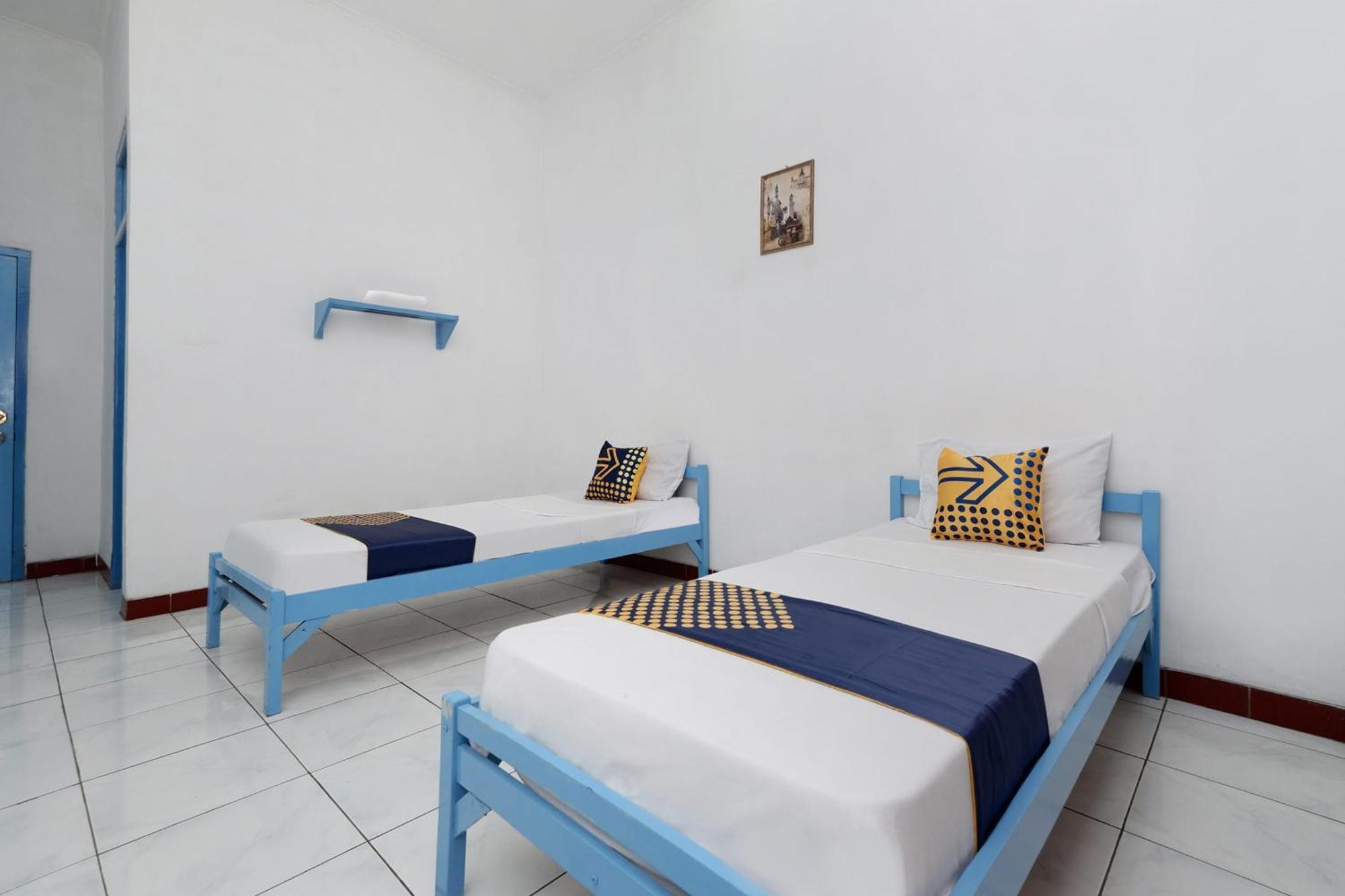Spot On 2289 Hotel Saudara Tegal Kültér fotó
