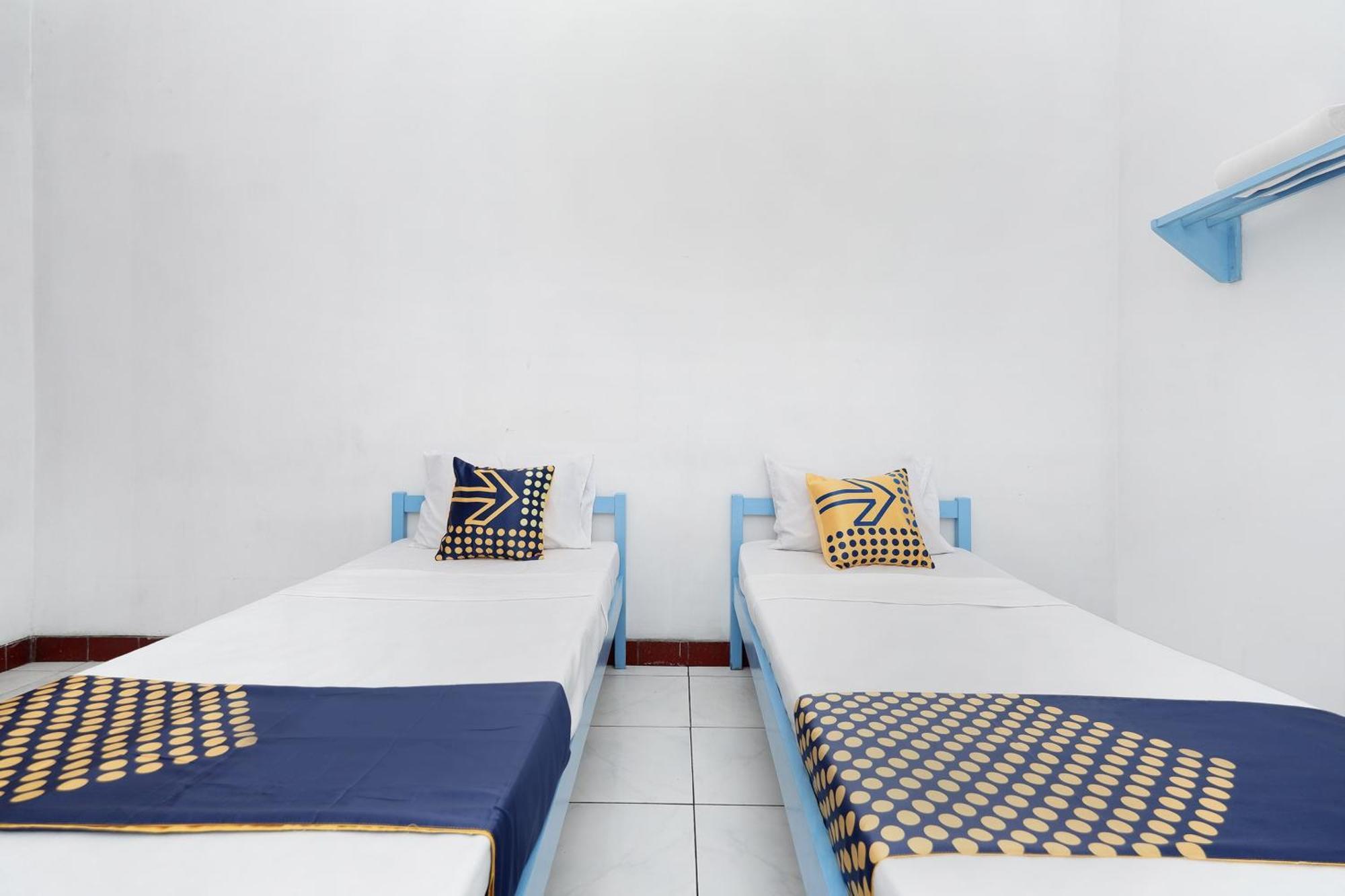 Spot On 2289 Hotel Saudara Tegal Kültér fotó