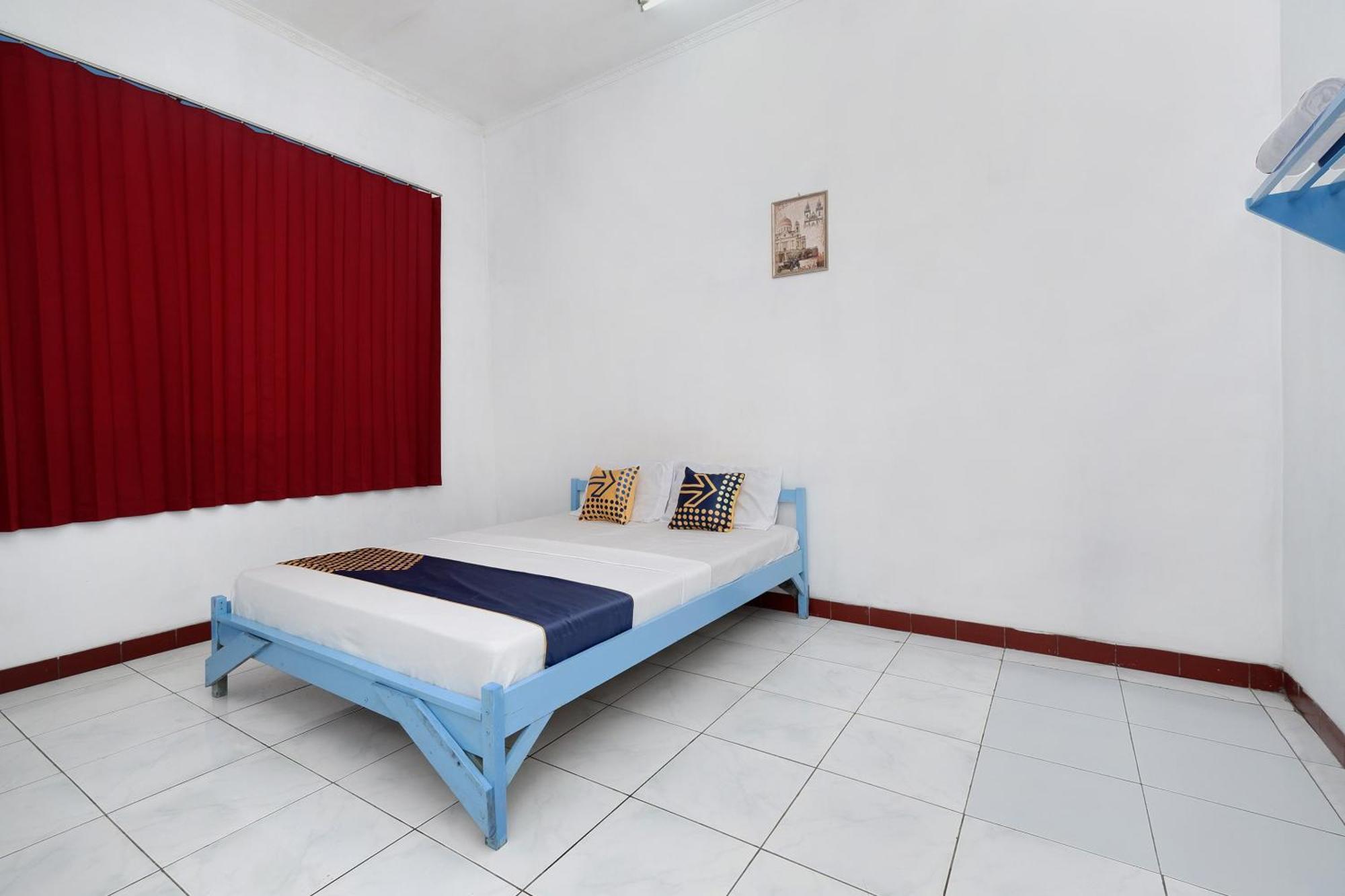 Spot On 2289 Hotel Saudara Tegal Kültér fotó